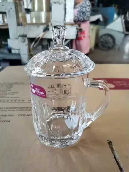 Taza de vidrio con tapa